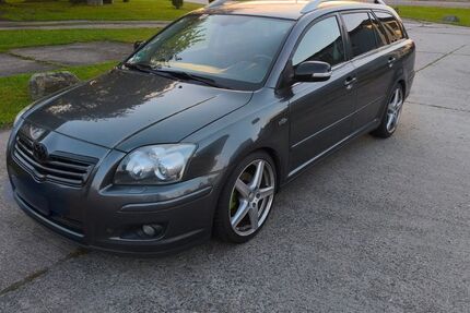 Toyota Avensis 297.083 km 3.925 &euro; Dresden 01279