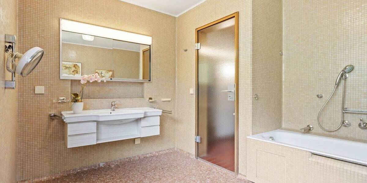 Einfamilienhaus Singen (Hohentwiel) Singen - 6 Zimmer, 235 m&sup2;, 695.000&euro; | Angebot:26835277