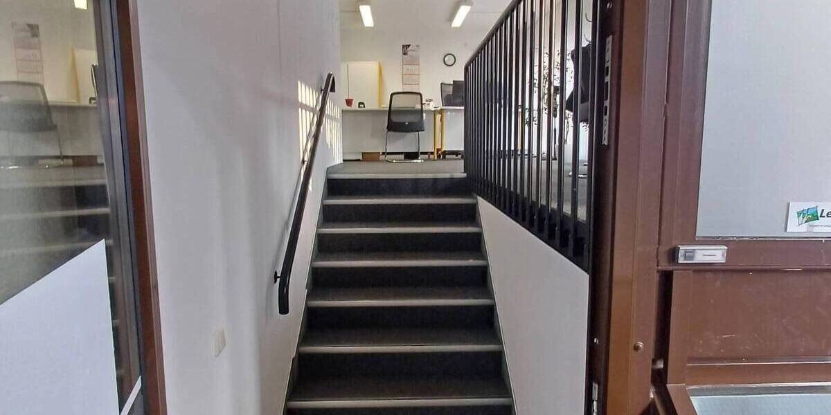 Gewerbeobjekt Lemgo - 5 Zimmer, 150 m&sup2;, 900&euro; | Angebot:25745554
