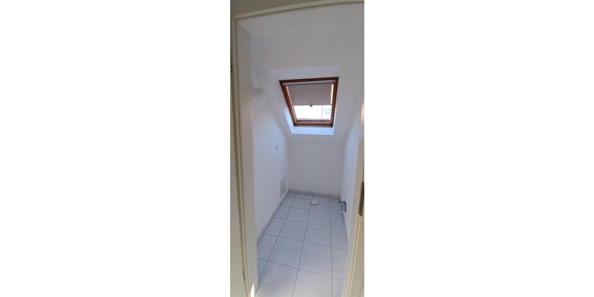 Dachgeschoßwohnung Schriesheim - 2.5 Zimmer, 73 m&sup2;, 940&euro; | Angebot:25311201