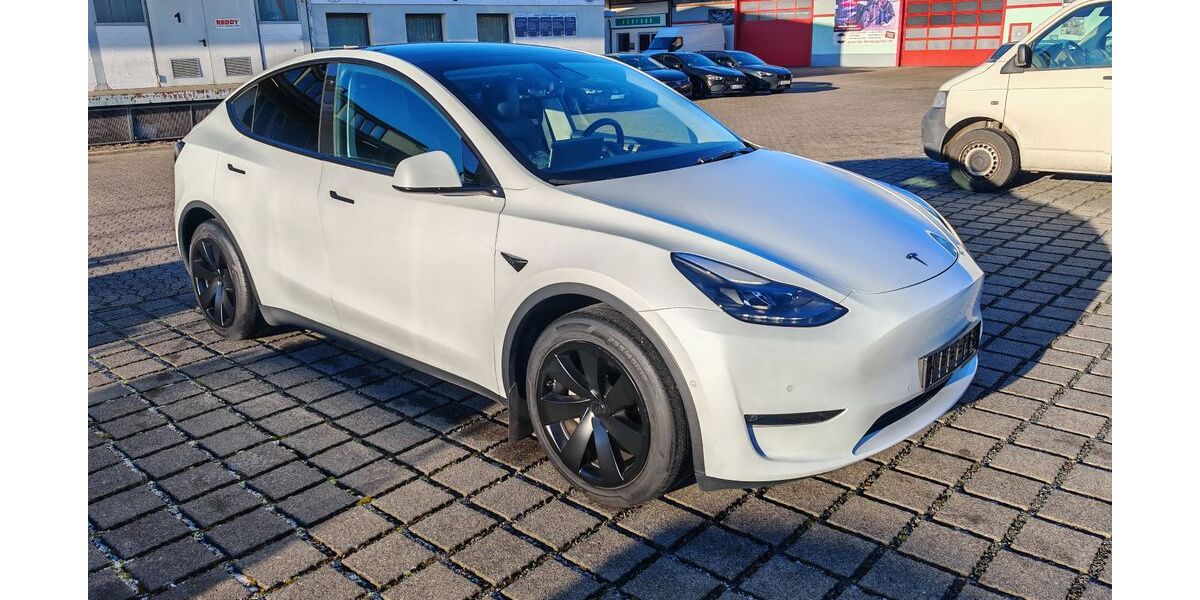 Tesla Model Y 87.902 km 31.870 &euro; Braunschweig 38112