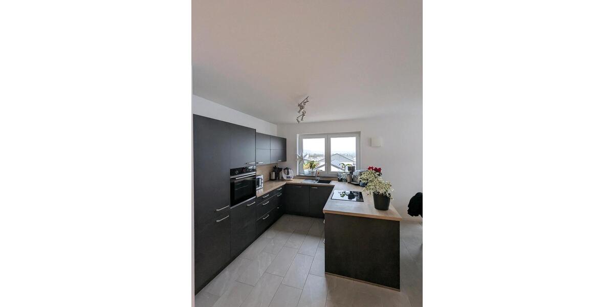 Helle, neuwertige Eigentumswohnung provisionsfrei zu verkaufen 2 zimmer