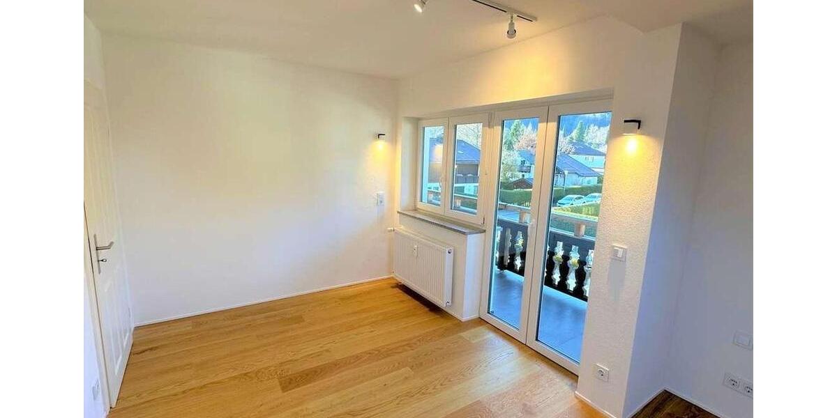 Dachgeschoßwohnung Bad Wiessee - 3 Zimmer, 75 m&sup2;, 1.420&euro; | Angebot:25552903