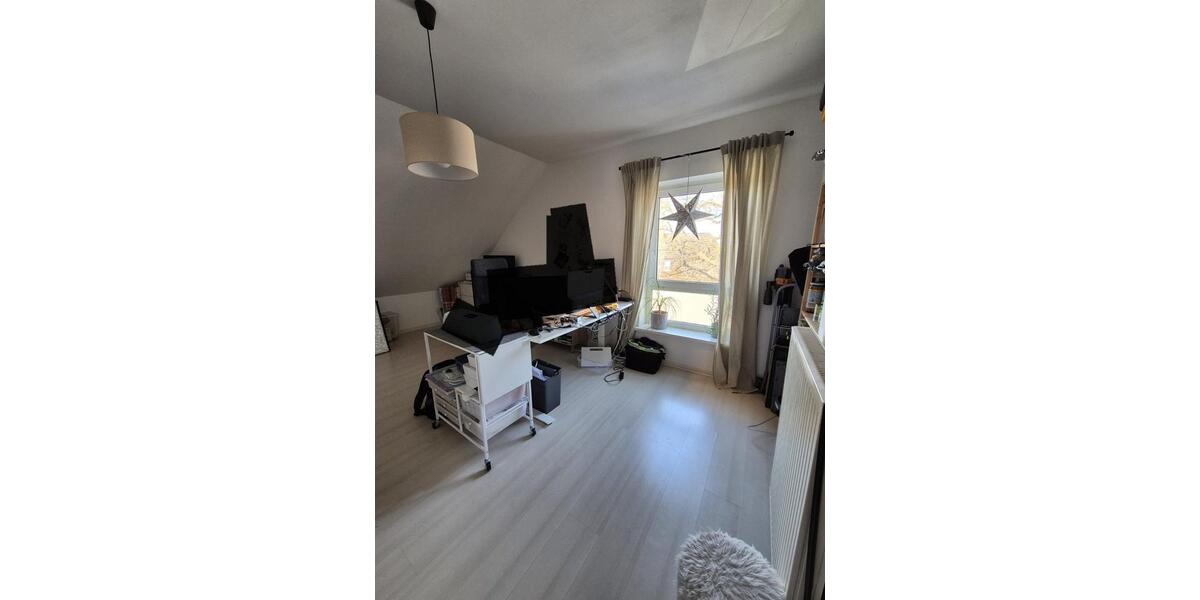 Dachgeschoßwohnung Uetze - 4 Zimmer, 111 m&sup2;, 860&euro; | Angebot:25434083