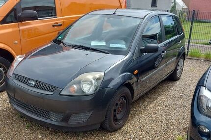 Ford Fiesta 149.684 km 680 € Sarching 93092