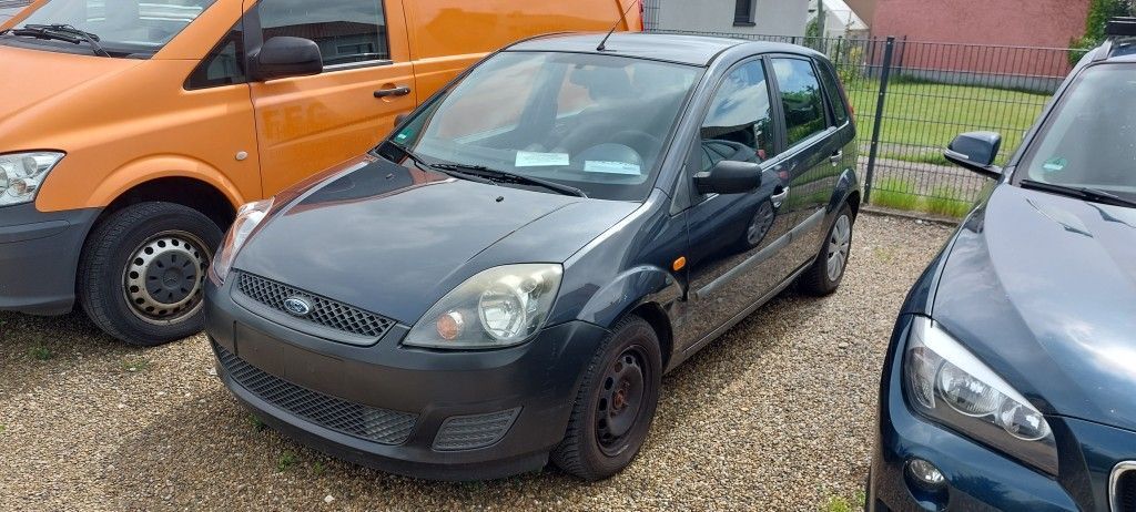 Ford Fiesta 149.684 km 680 € Sarching 93092