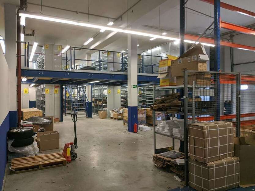 Halle in Wuppertal 2.090 € 597 m²