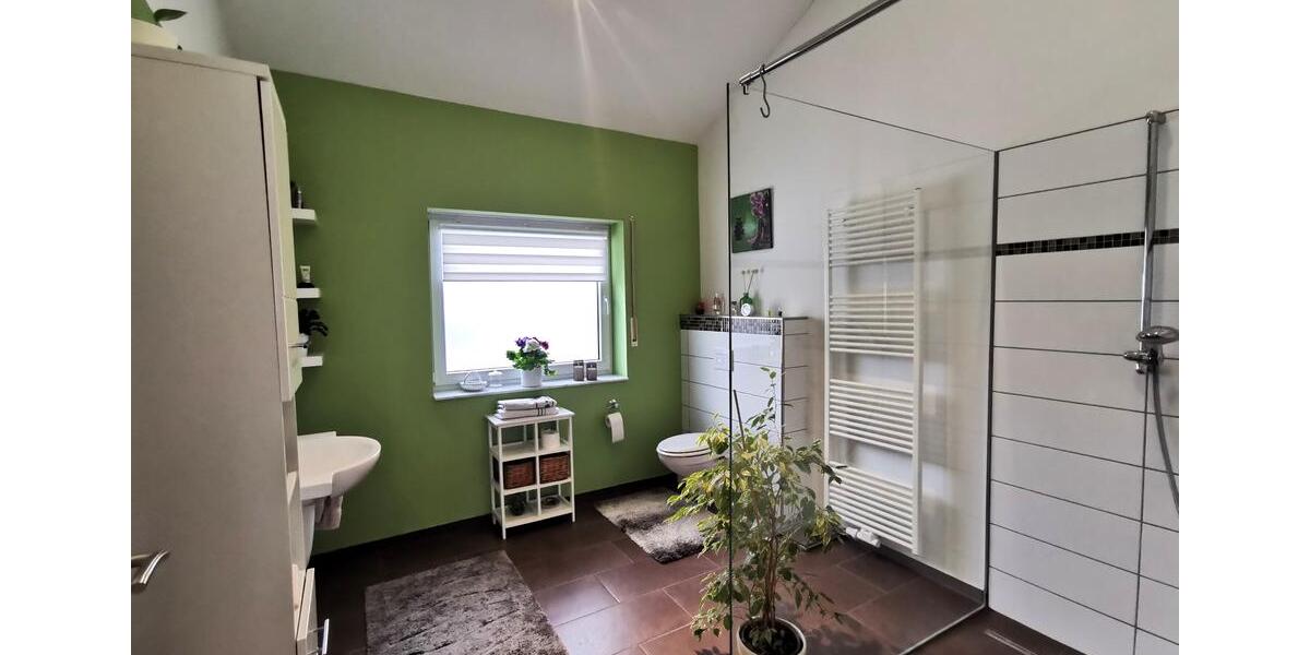 Außergewöhnlicher, barrierefreier Architekten-Bungalow mit Garten und Terrasse 3 zimmer