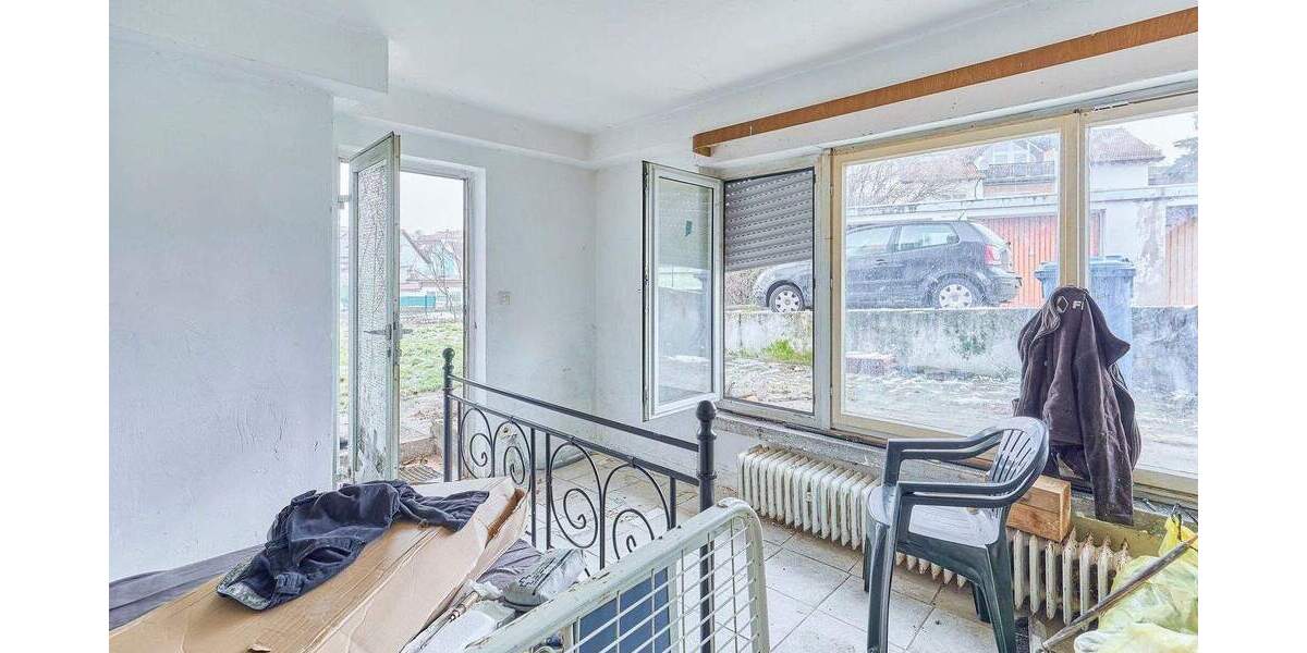 Sanierungsobjekt mit 829 m² Grundstück, 3 Garagen & flexiblem Nutzungskonzept - Mehrfamilienhaus, Wohnhaus Erbach | Angebot:25807636