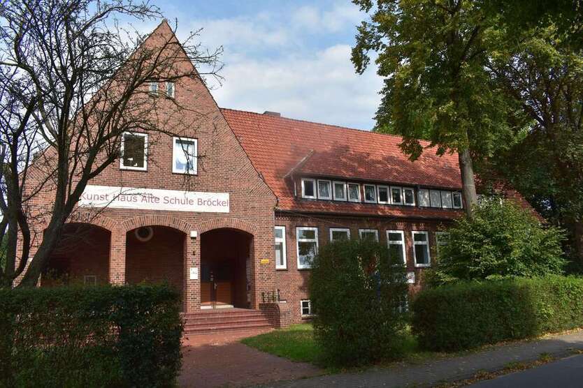 Haus zum Kaufen in Bröckel 500.000 € 490 m²