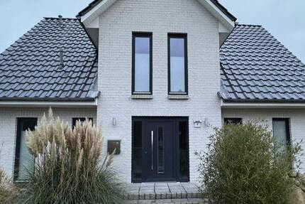 Charmantes Einfamilienhaus mit Einliegerwohnung, Fußbodenheizung und großem Garten 7 zimmer