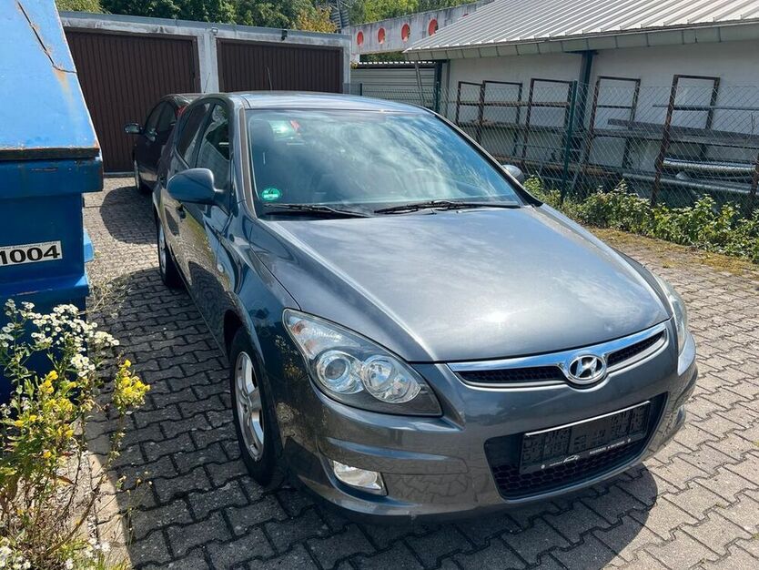 i30