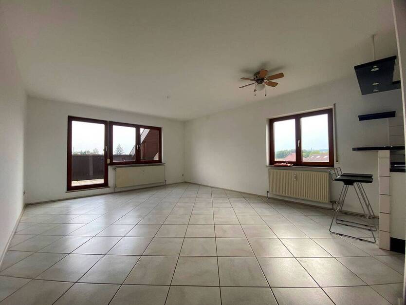 Ruhige 75?m²-DG-Wohnung mit Komfort: Einbauküche & Garage inklusive 3 zimmer