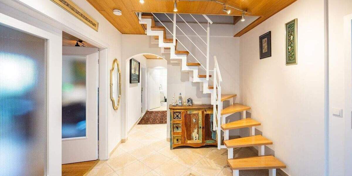 Einfamilienhaus mit Einlieger, Garage, Doppel-Carport und schönem Garten 7 zimmer