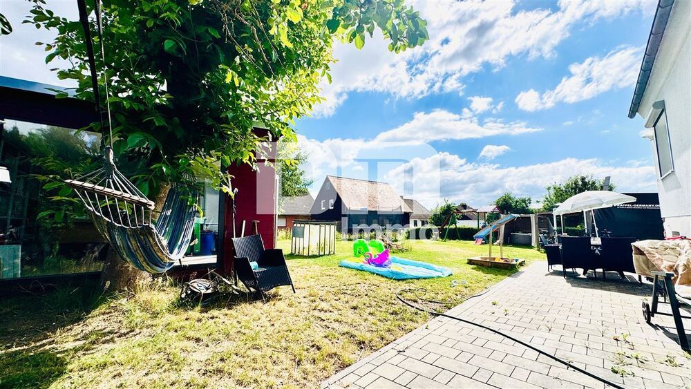 Kernsaniertes Einfamilienhaus mit Doppelgarage, großem Garten und Home-Office-Oase - Einfamilienhaus Schwalmstadt | Angebot:27053931