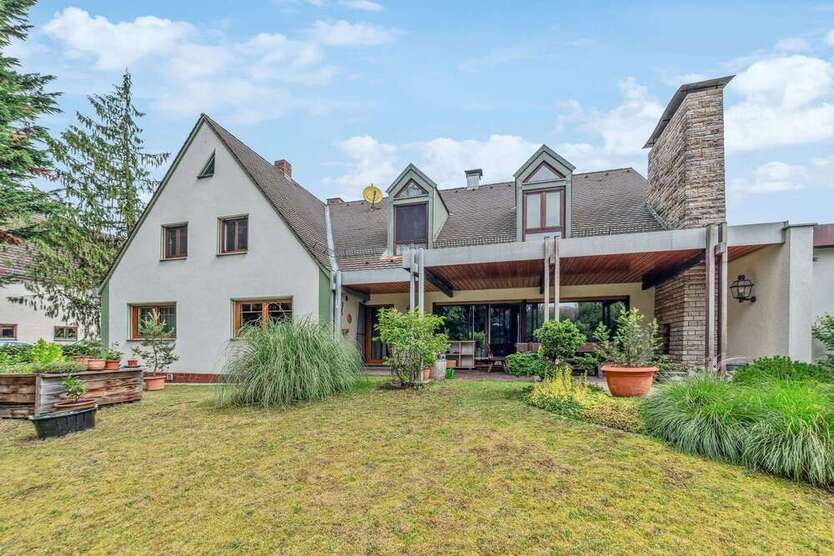 Haus zum Kaufen in Erlangen 849.000 € 243 m²