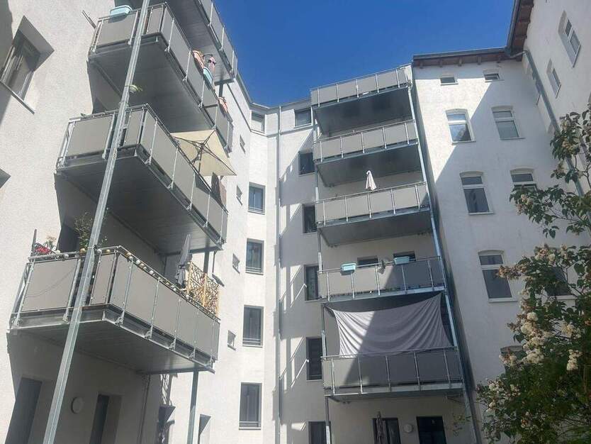 Luxuriöse 3-Zimmer-Wohnung mit Aufzug, Fußbodenheizung, Einbauküche, 2 Bädern & Wohnküche mit Balkon! 3 zimmer