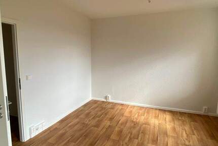 Wohnung Suhl Neundorf - 4 Zimmer, 64 m&sup2;, 400&euro; | Angebot:25568404