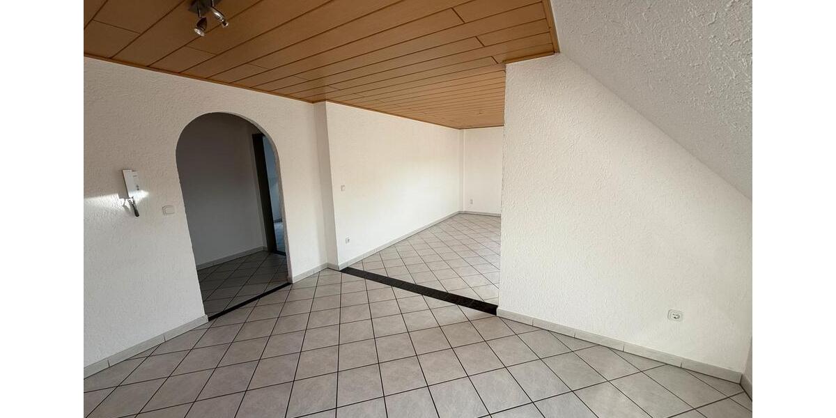 Dachgeschoßwohnung Neunkirchen Kohlhof - 3 Zimmer, 80 m&sup2;, 650&euro; | Angebot:26408969