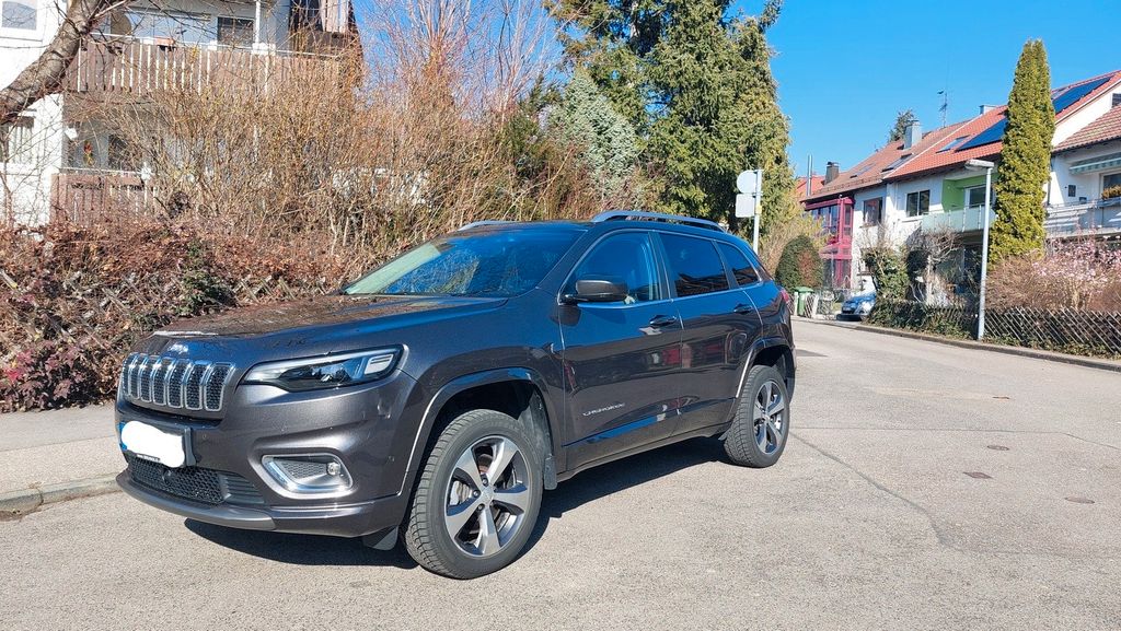 Jeep Cherokee 51.334 km 22.990 &euro; Stuttgart 70567