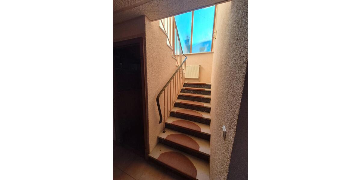 Einfamilienhaus Eppelborn - 12 Zimmer, 180 m&sup2;, 125.000&euro; | Angebot:26296832