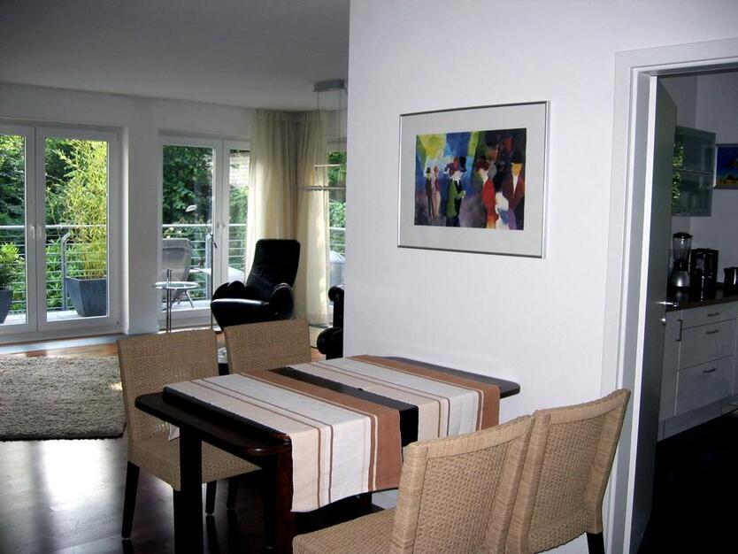 Exklusive 3-Zimmer-Wohnung mitten im Grünen aber dennoch zentral zimmer