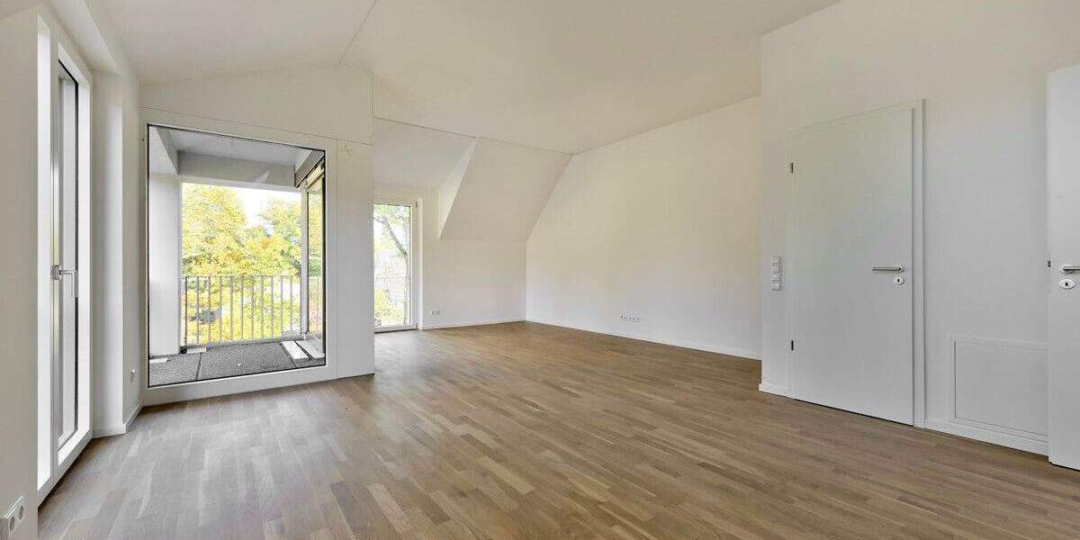 Über den Dächern: Dachgeschoss-Wohnung mit Weitblick 2 zimmer