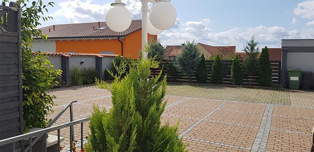 Großzügiges Wohnhaus für Familien, Mehrgenerationenwohnen oder Wohnen und Arbeiten unter einem Dach. - Einfamilienhaus Herzogenaurach 10809572132 | Angebot:27720231
