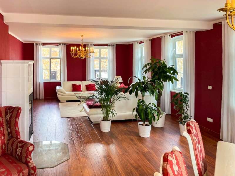 Haus zum Kaufen in Neustadt 380.000 € 328.7 m²
