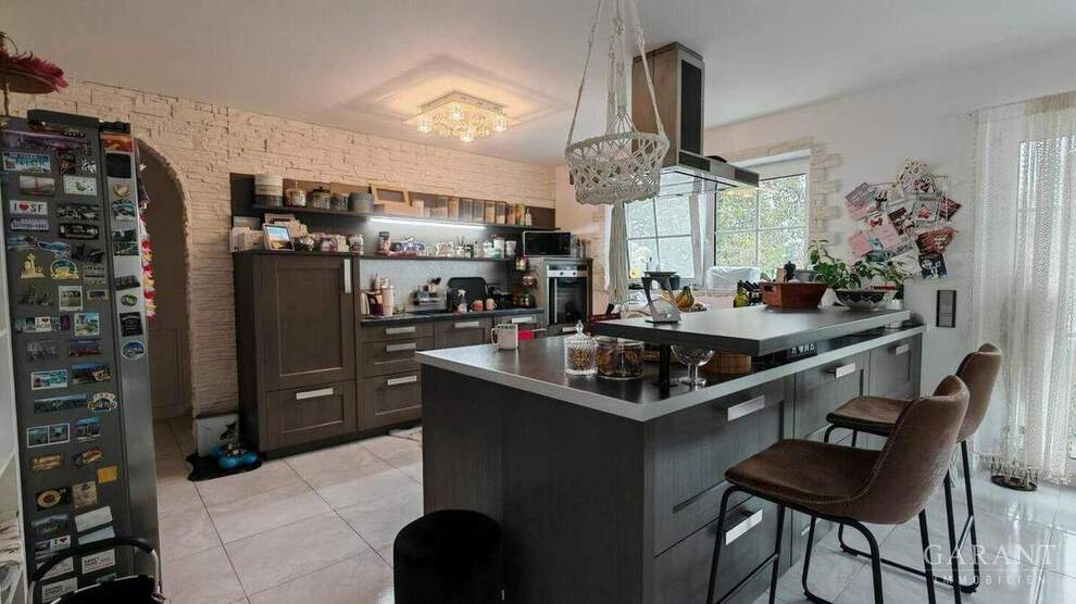 Exklusives Dreifamilienhaus von 2011 mit Wärmepumpe, Solar & 1.510 qm Grundstück 9 zimmer