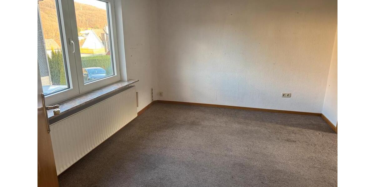 Einfamilienhaus mit 2 Garagen und großem Garten in Struthütten 6 zimmer