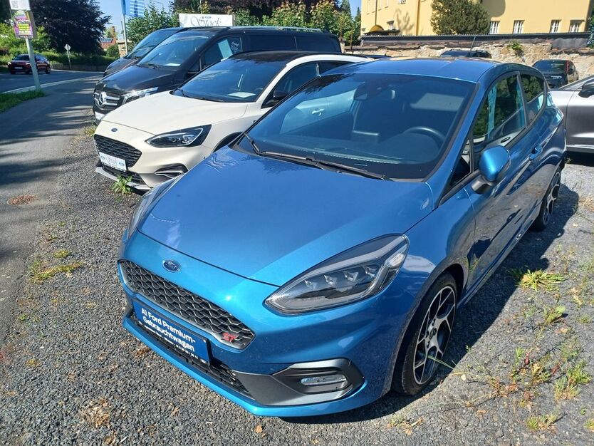 Ford Fiesta 32.500 km 17.890 € Wiesau 95676
