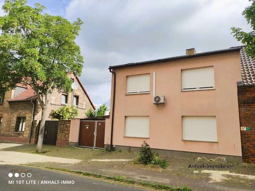 Haus zum Kaufen in Bitterfeld-Wolfen 150.000 € 120 m²