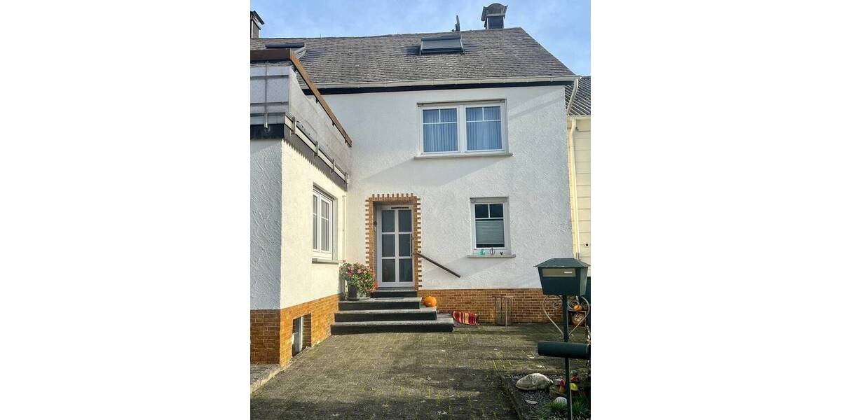 Einfamilienhaus Arzfeld - 8 Zimmer, 160 m&sup2;, 275.000&euro; | Angebot:23881835