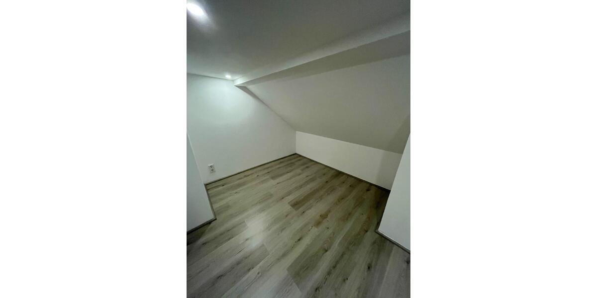 Dachgeschoßwohnung Mönchengladbach West - 3 Zimmer, 58 m&sup2;, 600&euro; | Angebot:26025022