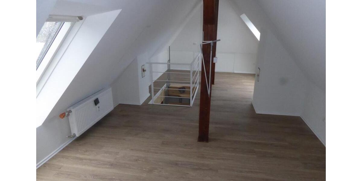 Helle 4 Zimmer Küche Bad Dachgeschosswohnung über 2 Etagen 4 zimmer