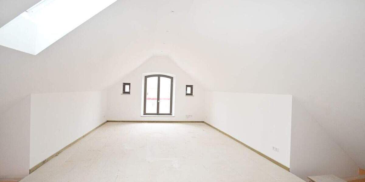 Moderne Neubauwohnung mit Altbauflair - 3,5-Zimmer-Dachgeschoss - in Berching-Altstadt 3 zimmer