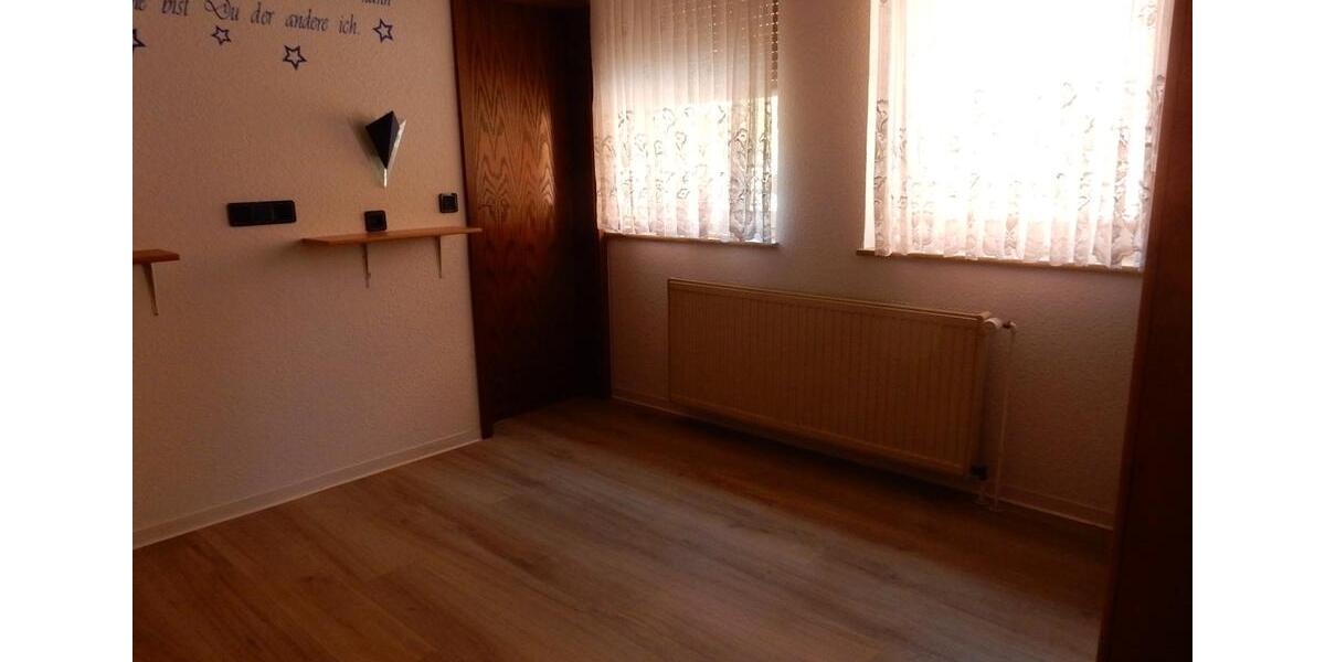 Einfamilienhaus Homberg (Efze) - 4 Zimmer, 151 m&sup2;, 189.000&euro; | Angebot:27118212