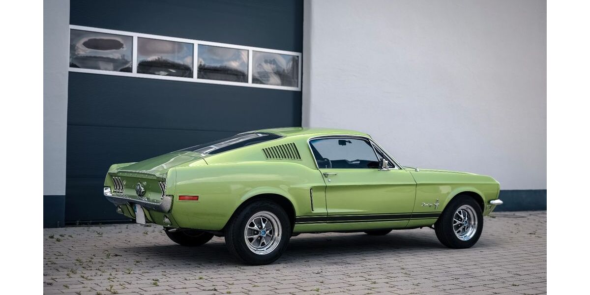 Ford Mustang 98.000 km 69.900 € Oberderdingen 75038