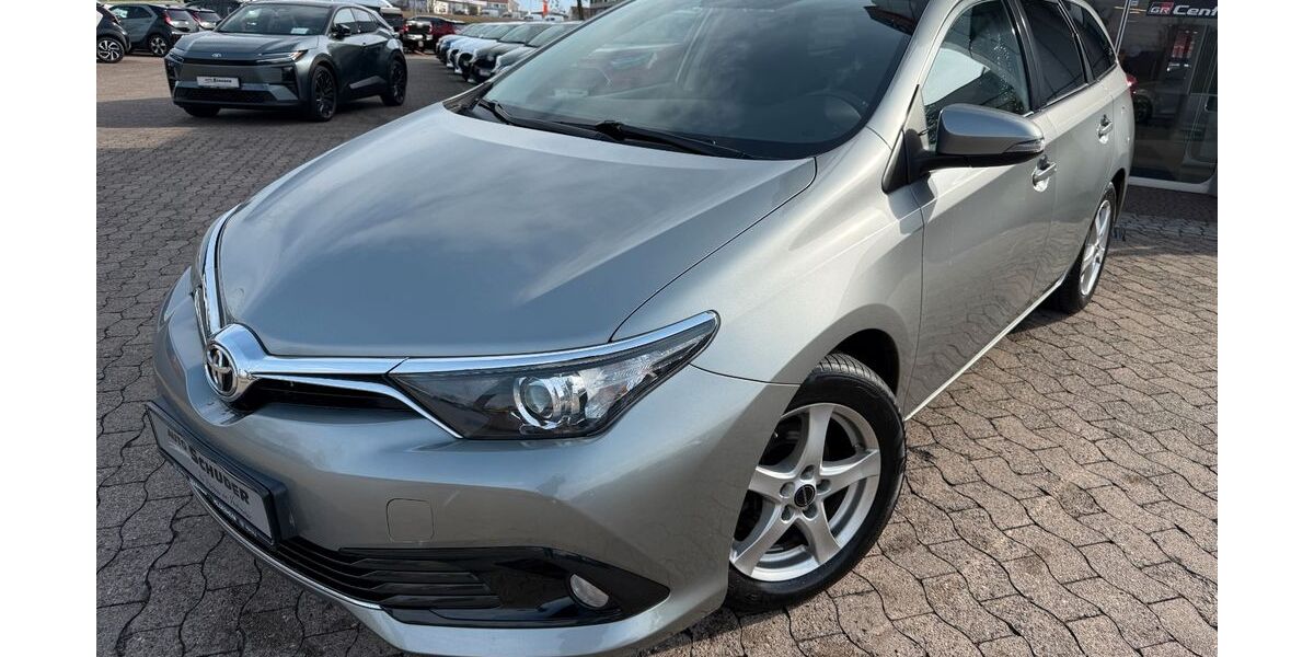 Toyota Auris 77.600 km 12.990 &euro; Hildesheim 31137