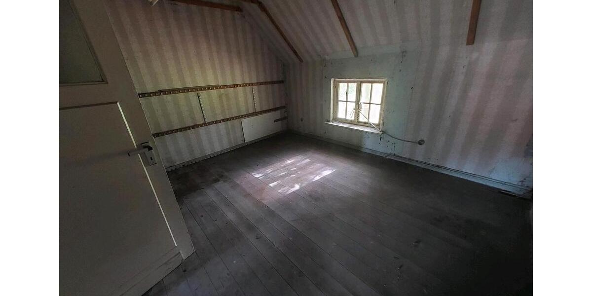 Einfamilienhaus Zetel - 11 Zimmer, 200 m&sup2;, 75.000&euro; | Angebot:26221088