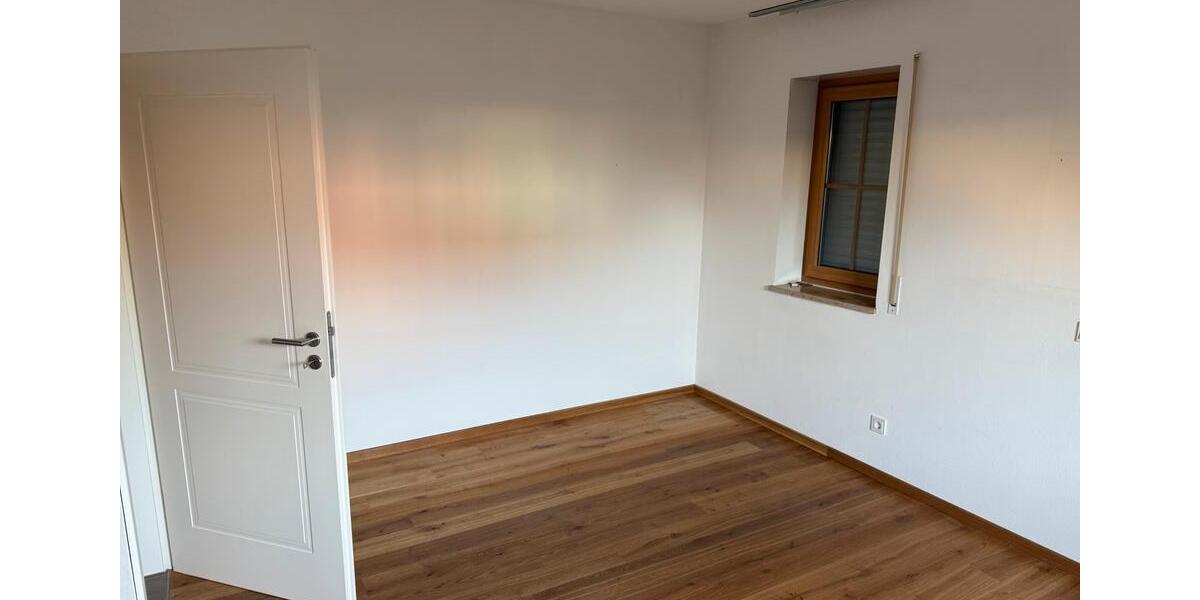 Einfamilienhaus Regensburg Brandlberg - 7 Zimmer, 200 m&sup2;, 2.400&euro; | Angebot:25442062