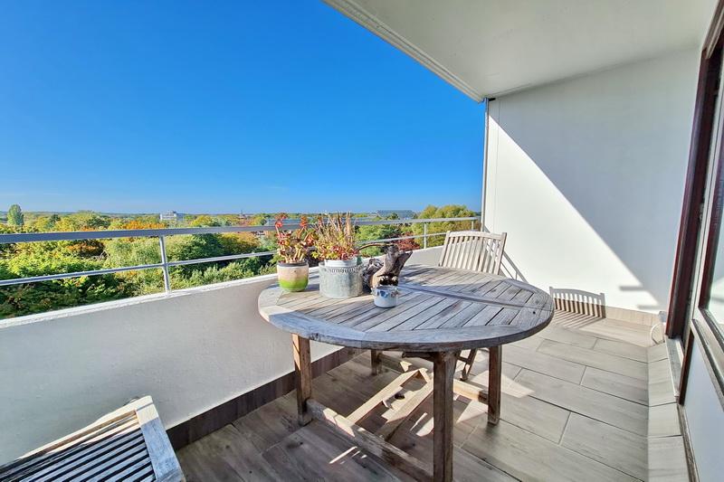Hochwertig sanierte 3-Zimmer-Eigentumswohnung mit Sonnenloggia und traumhaftem Weitblick – direkt an der Hamburger Stadtgrenze ! - Etagenwohnung Schenefeld | Angebot:15799908