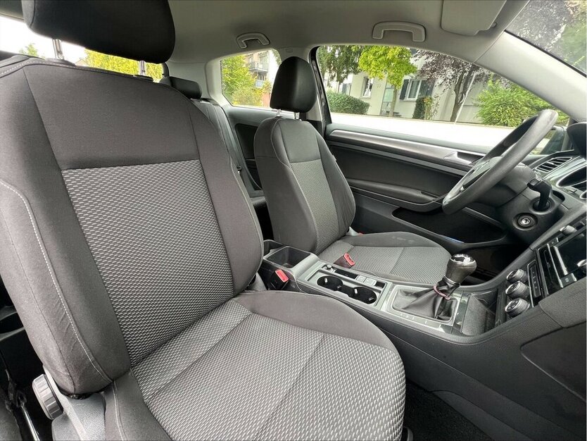 VW Golf 1.6 TDI VII. BMT Start-Stopp PDC 164.000 km 9.990 € Neckarsulm 74172