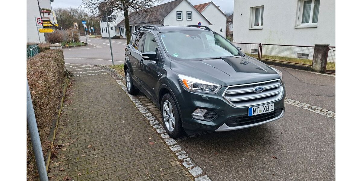 Ford Kuga 59.000 km 14.990 &euro; Waldshut-Tiengen 79761