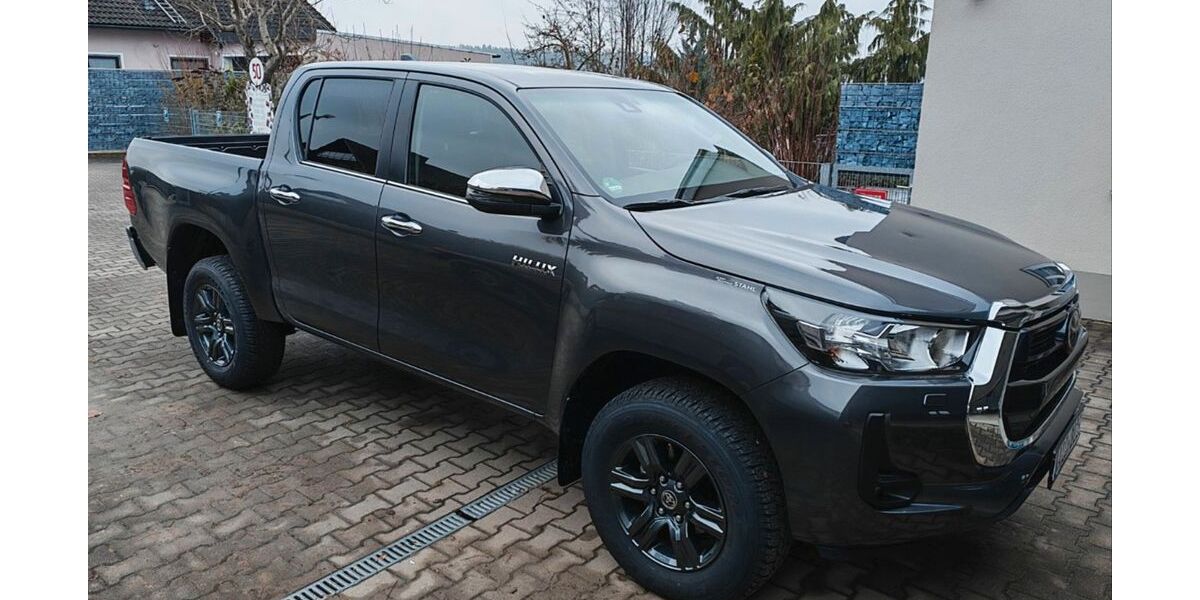 Toyota Hilux 2.849 km 46.900 &euro; Peutenhausen 86565