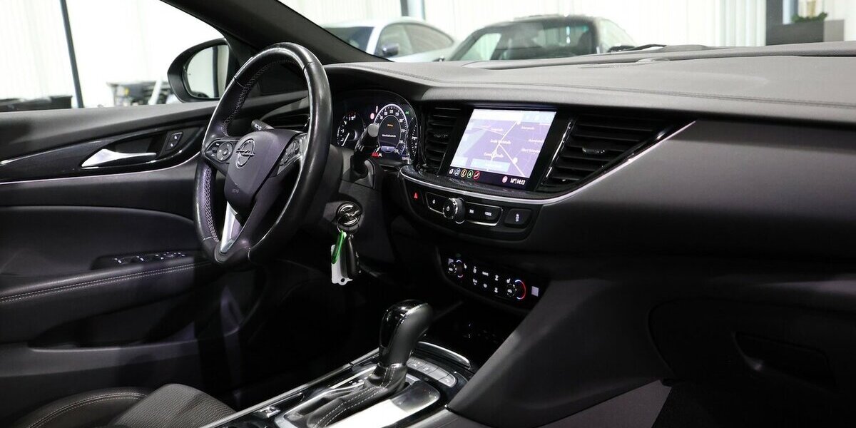 Opel Insignia ST 2.0 D ELEGANCE PANORAMA, MATRIX-LED 125.000 km 15.881 &euro; Hamm 59077