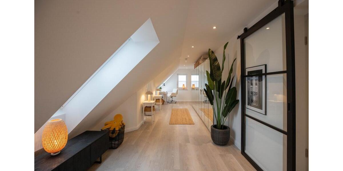 Dachgeschoßwohnung Uetersen - 2 Zimmer, 75 m&sup2;, 2.400&euro; | Angebot:26715463