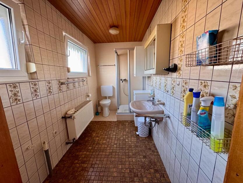 Ein- bis Zweifamilienhaus mit viel Potential