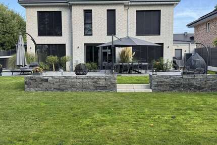 Haus zum Kaufen in Leopoldshöhe 1.200.000 € 250 m² 5 zimmer